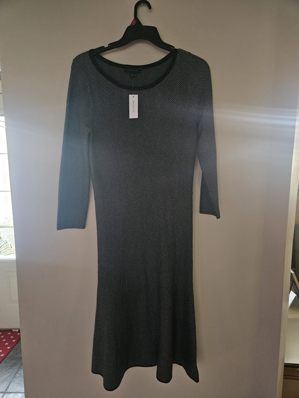 NWT Ann Taylor Black and White Chevron Long Sleeve Dress